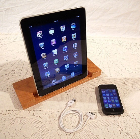 iPad - iPhone - iPod - Dock - Sync and Charging Station - Cherry - style V1 (Yes for the iPad )