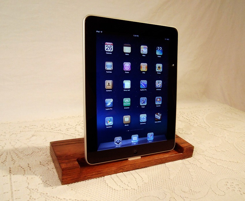 IPad IPhone IPod Dock Sync And Charging Station Oak Style V1