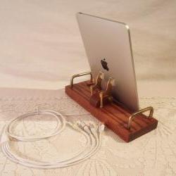 iPad - iPhone -TV / AUDIO Dock - Sync and Charging Station- Oak - Hook up to your TV - Stereo - style V1 iPad Dock iPhone Dock iPod