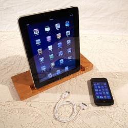 iPad - iPhone - iPod - Dock - Sync and Charging Station - Cherry - style V1 (Yes for the iPad )