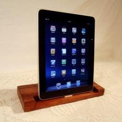 iPad - iPhone - iPod - Dock - Sync and Charging Station- Oak - style V1 (Yes for the iPad ) iPad Dock IPhone4 Dock iPod